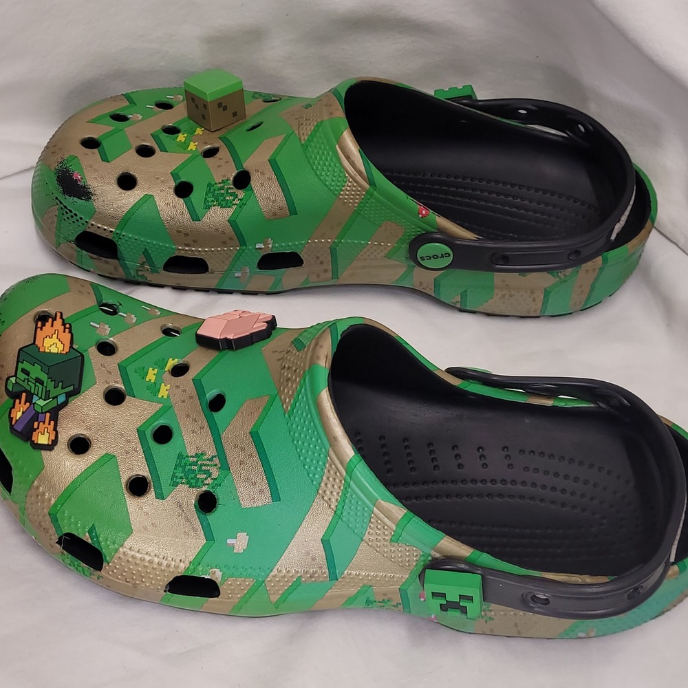 Crocs Minecraft Classic Clog Green Multi Video Game Mens Size 11 Jibbitz Charms - Picture 11 of 13